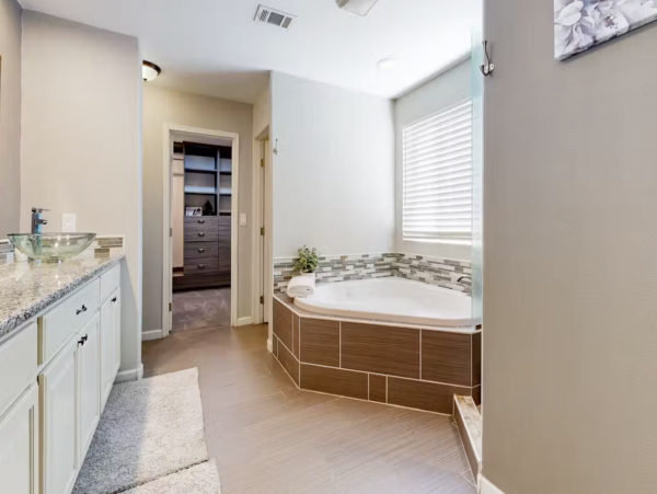 Gorgeous Palm Springs 5 Bedroom Home with Pool & Spa Sleeps 16